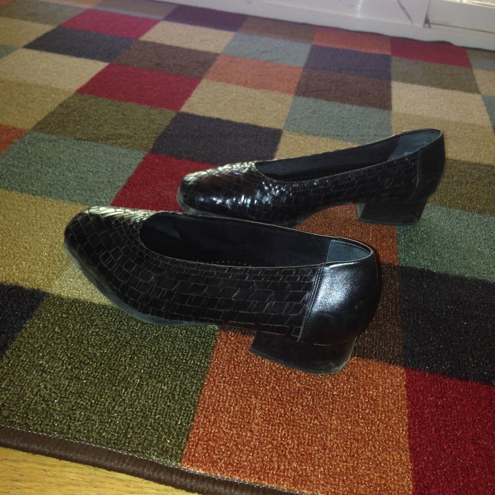 WOVEN BLACK LEATHER HEELED FLAT